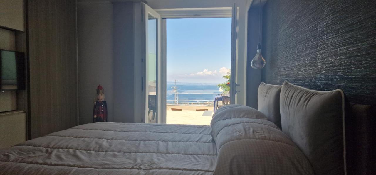 En Suite Bedroom Blue Moon Piano di Sorrento Bagian luar foto