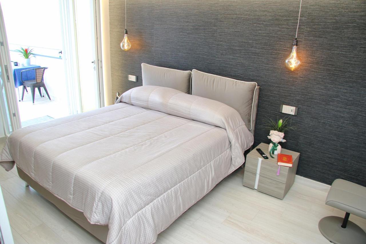 En Suite Bedroom Blue Moon Piano di Sorrento Bagian luar foto