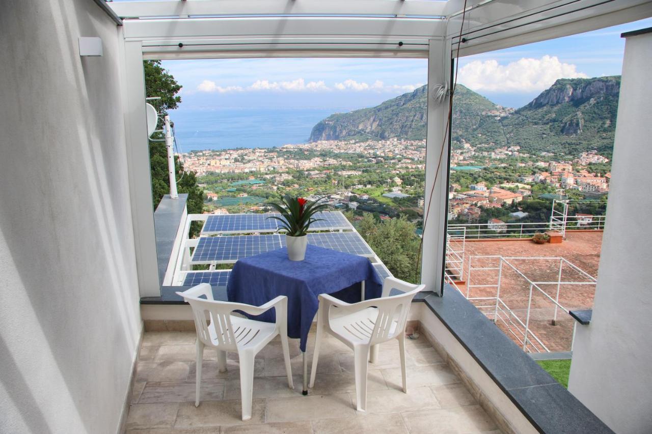 En Suite Bedroom Blue Moon Piano di Sorrento Bagian luar foto
