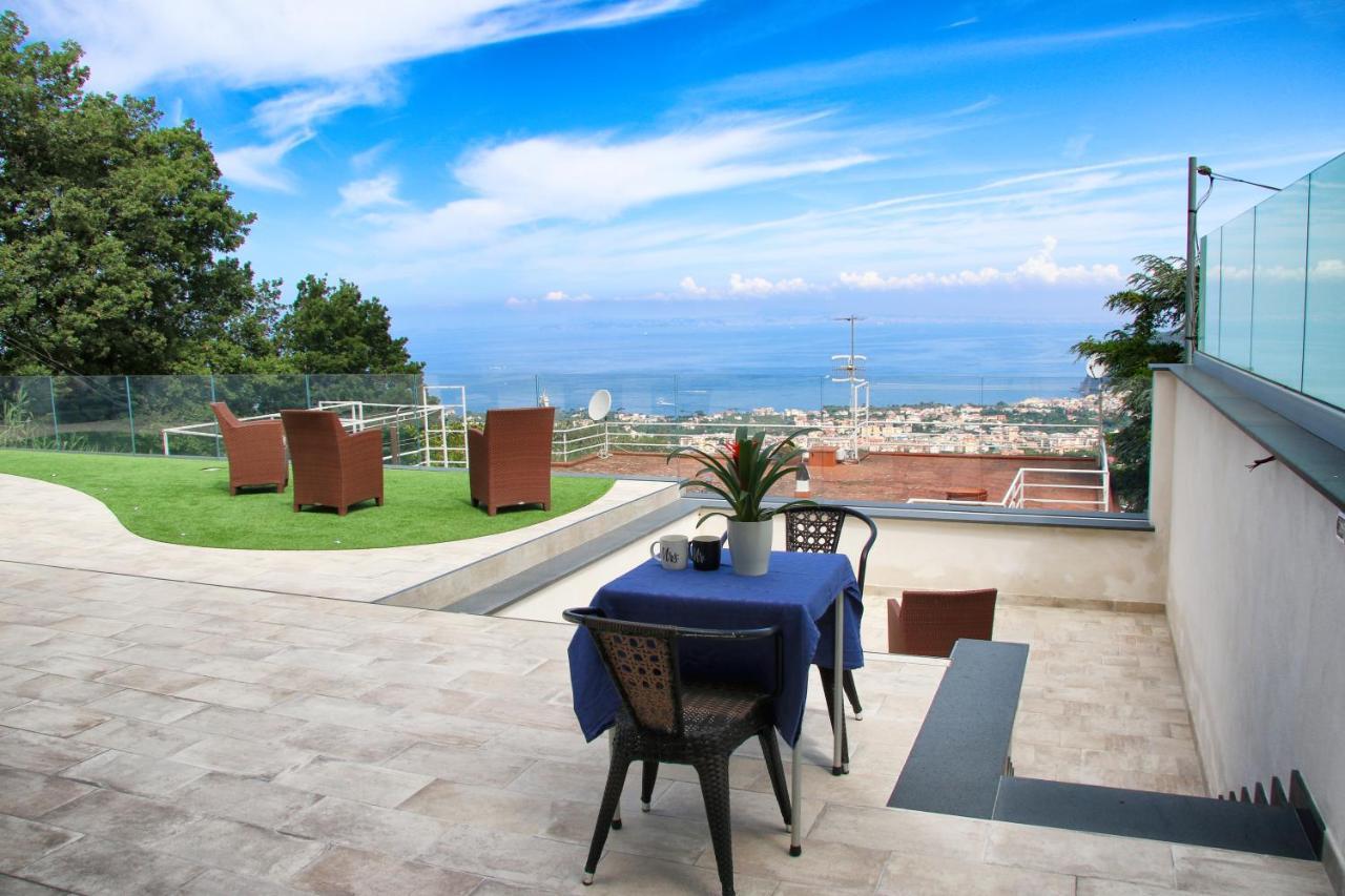 En Suite Bedroom Blue Moon Piano di Sorrento Bagian luar foto