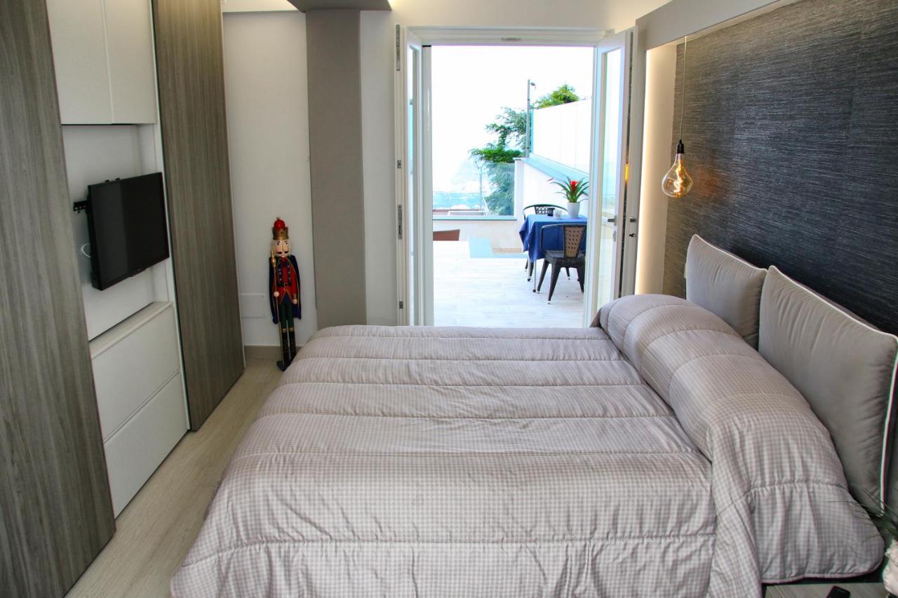 En Suite Bedroom Blue Moon Piano di Sorrento Bagian luar foto