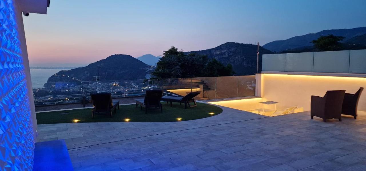 En Suite Bedroom Blue Moon Piano di Sorrento Bagian luar foto