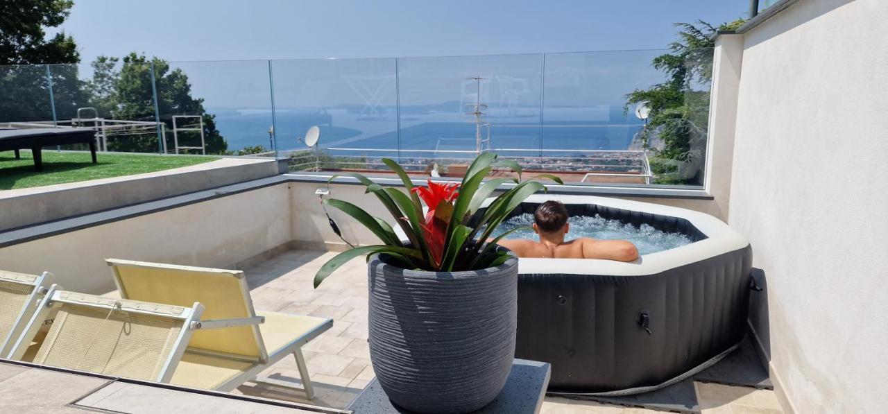 En Suite Bedroom Blue Moon Piano di Sorrento Bagian luar foto