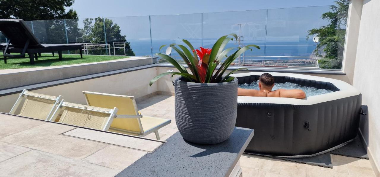 En Suite Bedroom Blue Moon Piano di Sorrento Bagian luar foto