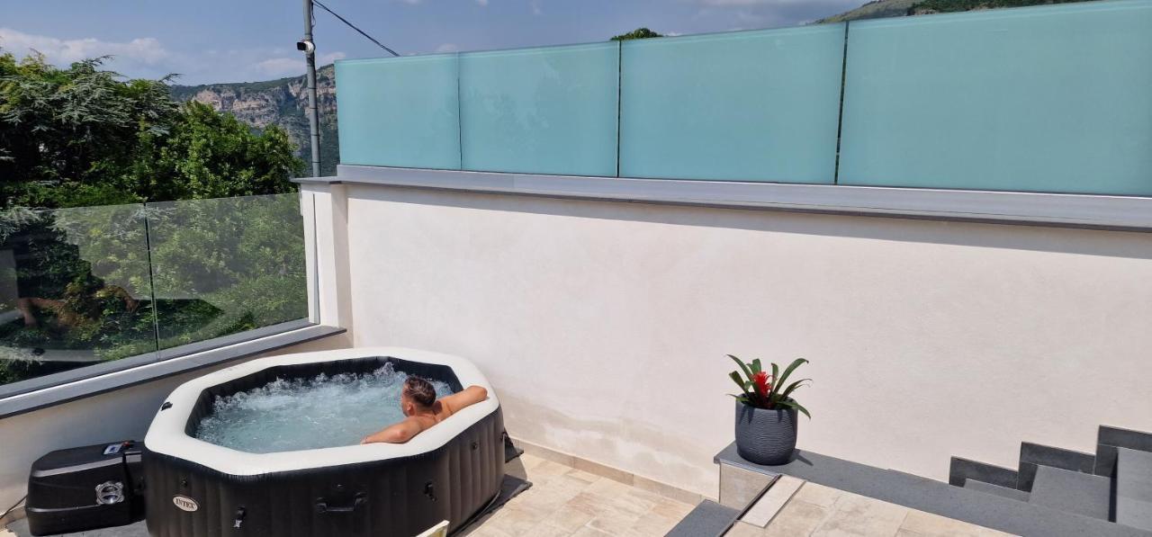 En Suite Bedroom Blue Moon Piano di Sorrento Bagian luar foto