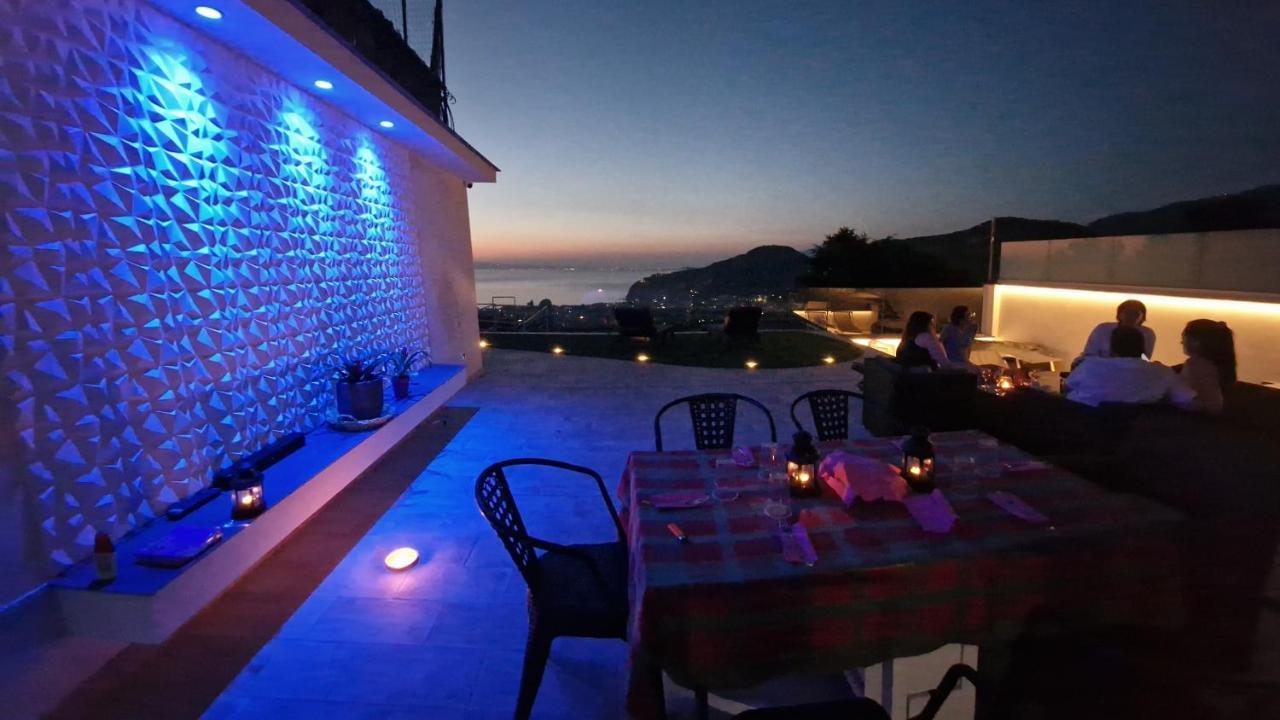 En Suite Bedroom Blue Moon Piano di Sorrento Bagian luar foto