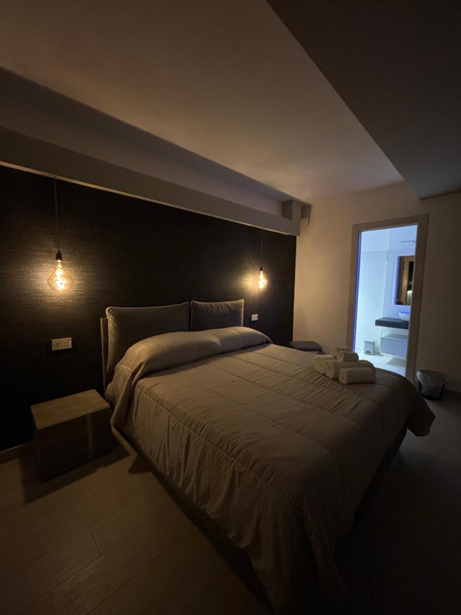 En Suite Bedroom Blue Moon Piano di Sorrento Bagian luar foto