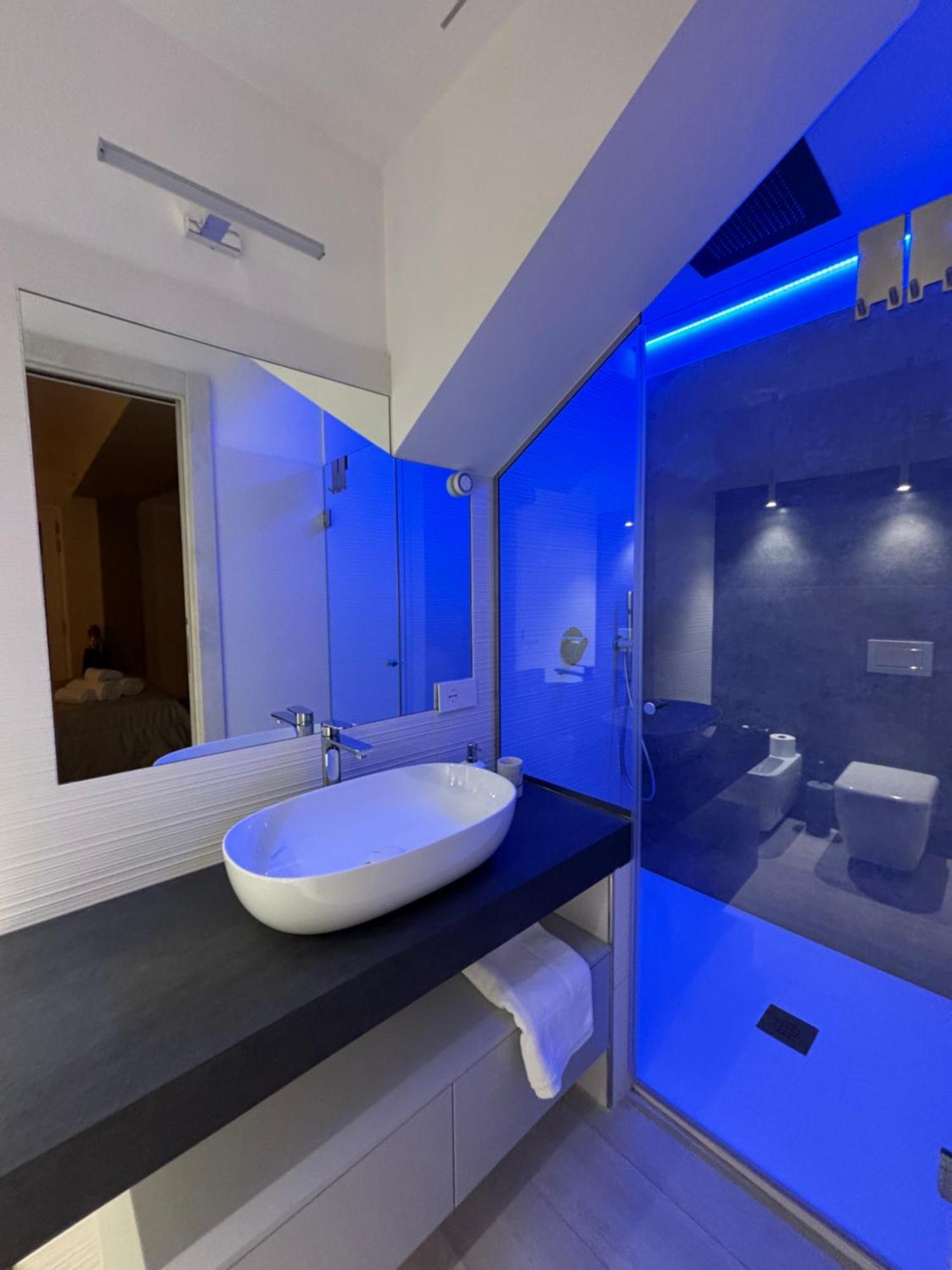 En Suite Bedroom Blue Moon Piano di Sorrento Bagian luar foto