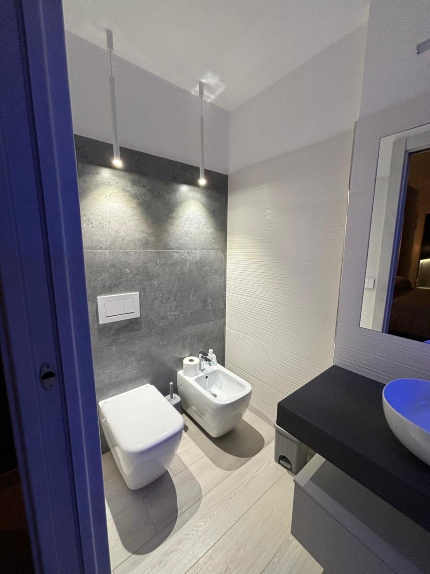 En Suite Bedroom Blue Moon Piano di Sorrento Bagian luar foto