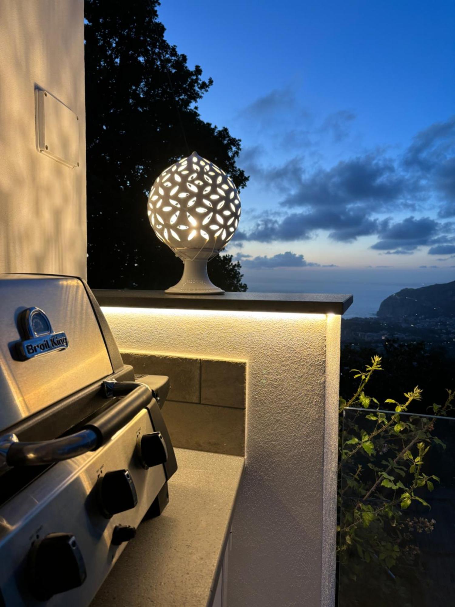 En Suite Bedroom Blue Moon Piano di Sorrento Bagian luar foto