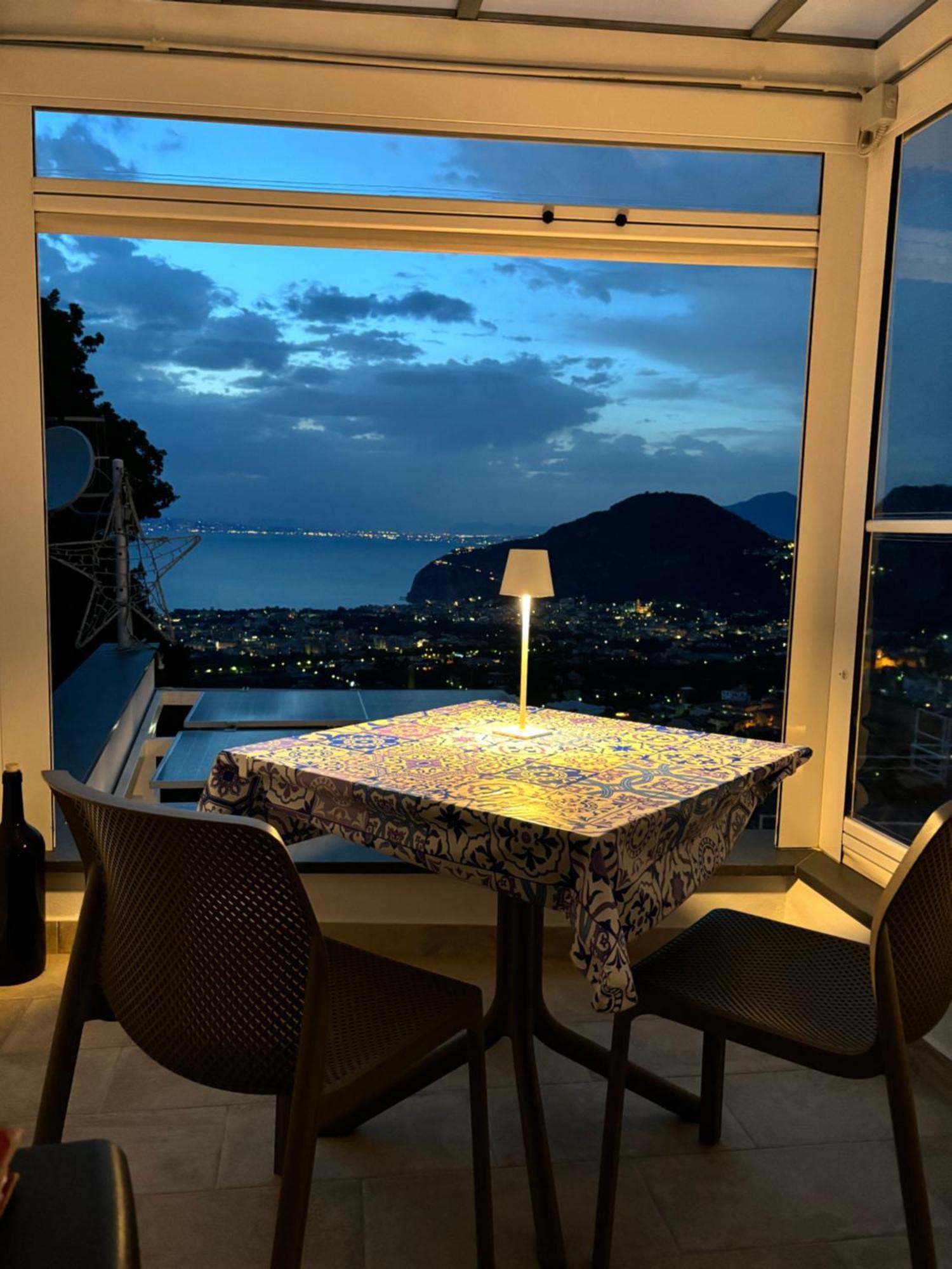 En Suite Bedroom Blue Moon Piano di Sorrento Bagian luar foto
