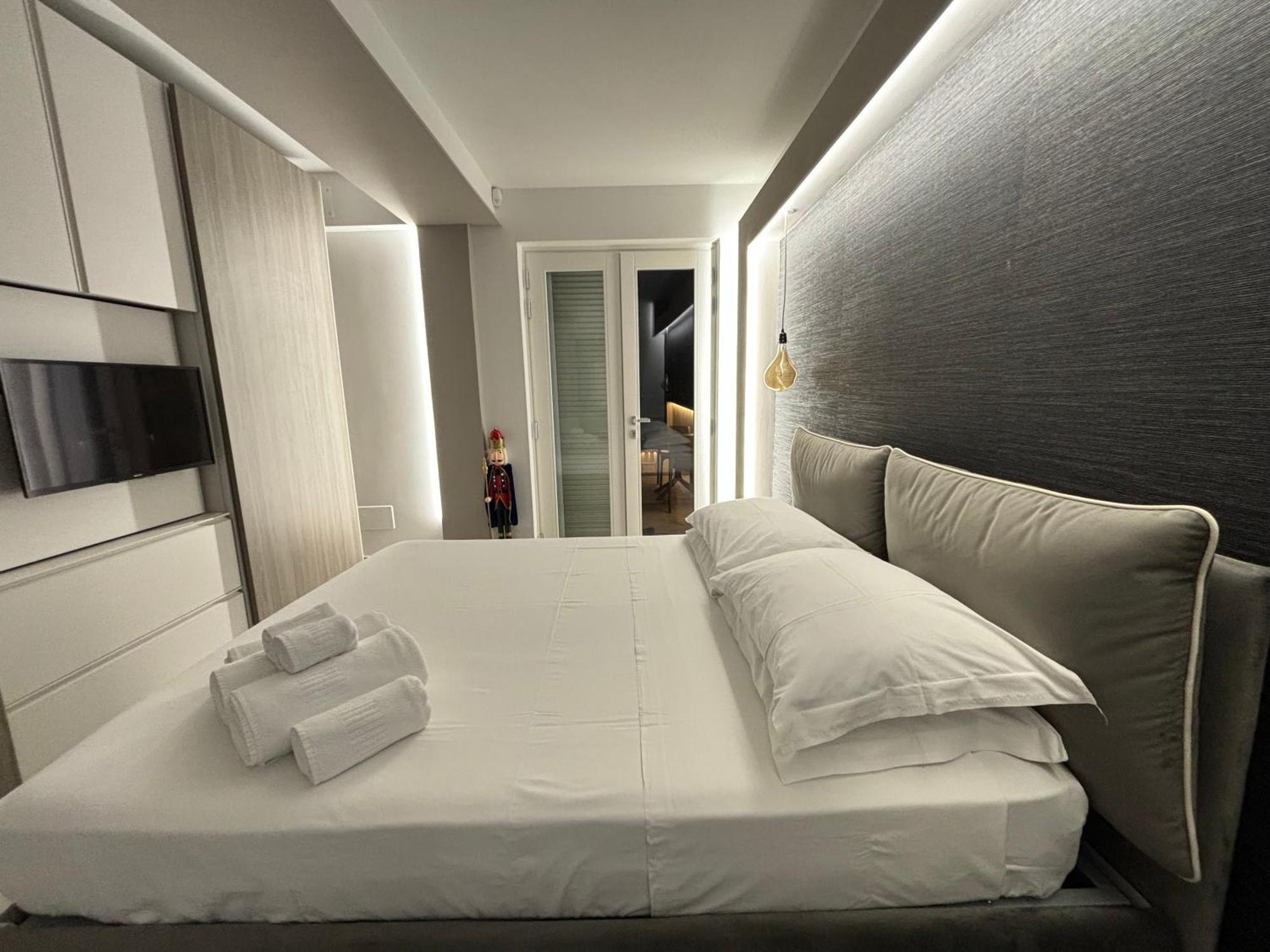 En Suite Bedroom Blue Moon Piano di Sorrento Bagian luar foto