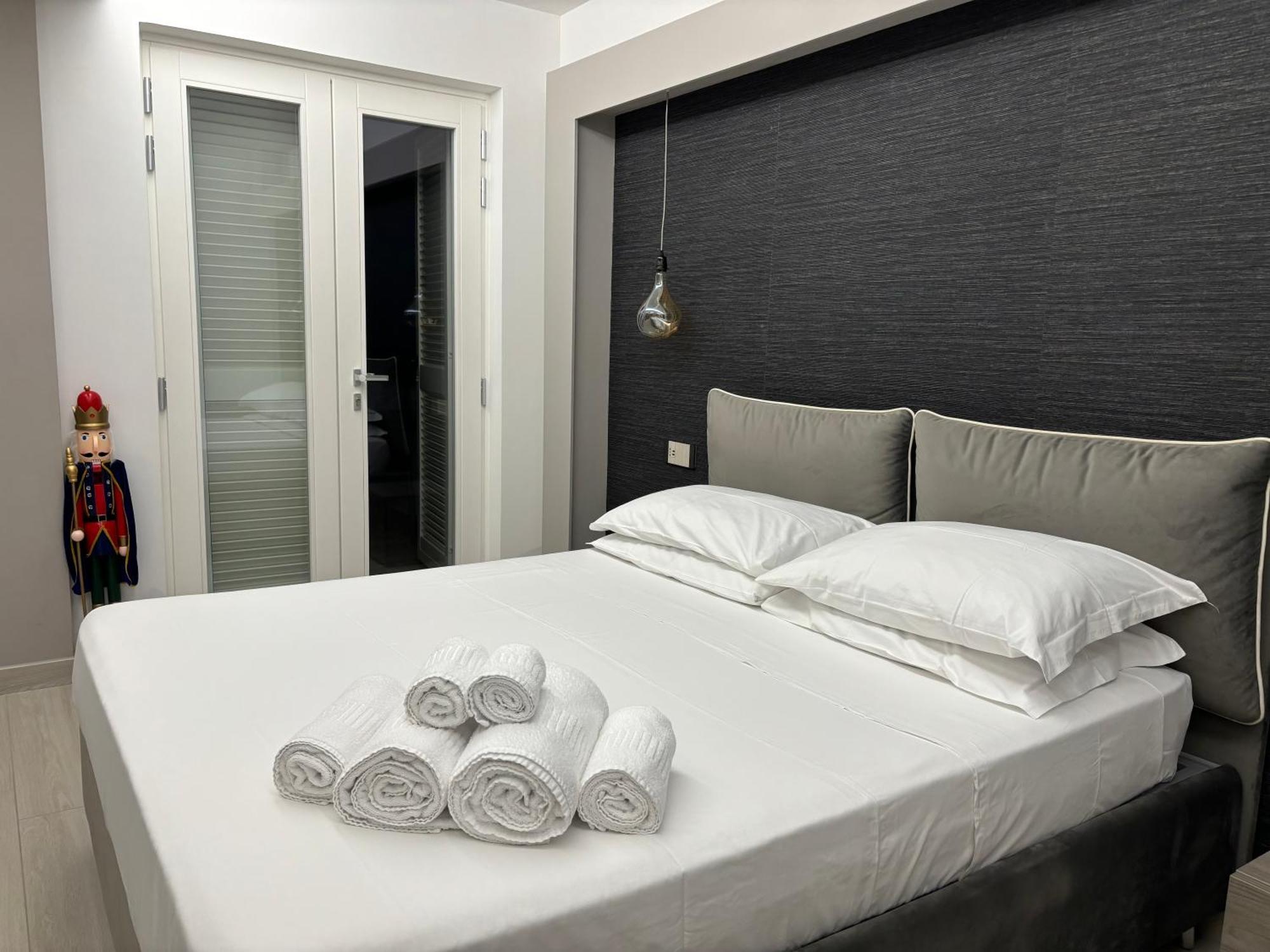 En Suite Bedroom Blue Moon Piano di Sorrento Bagian luar foto
